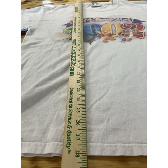 2002 Disney World T-shirt Size Medium White Short Sleeve Pooh Tigger Eeyore VTG - Picture 12 of 12